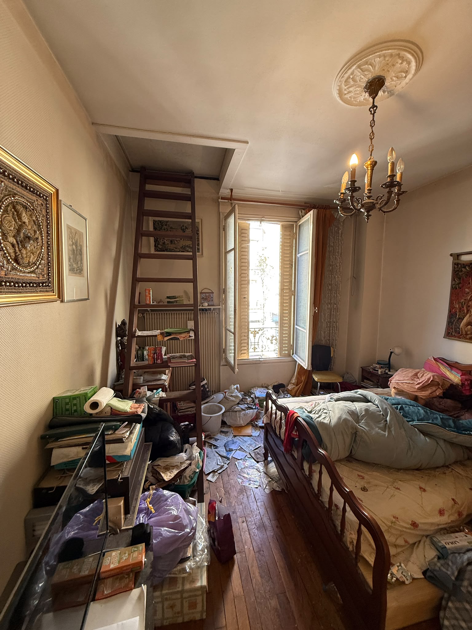 Vue d'ensemble logement avant débarras